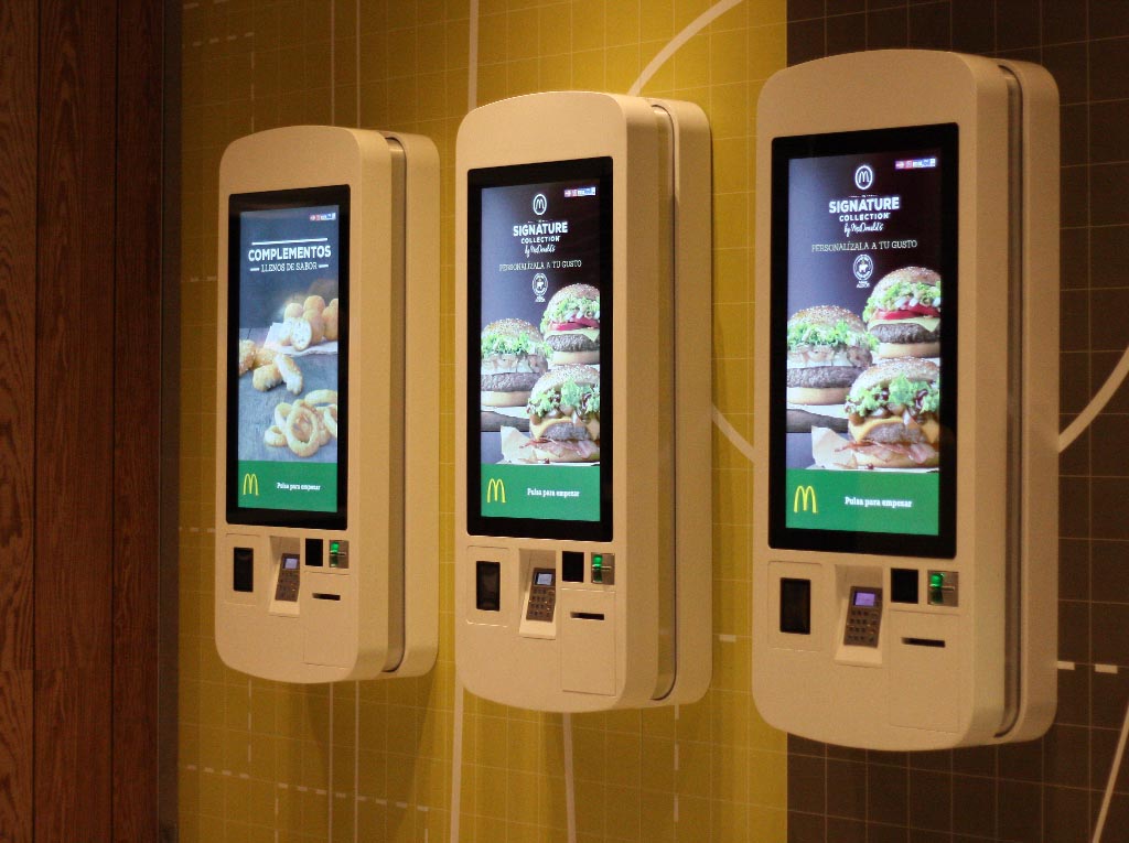 Imagen de los kioskos digitales de McDonald's Marineda City A Coruña
